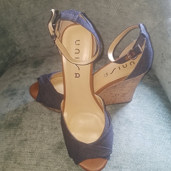 🎉Sale $10 Unisa Wedges - Picture 6 of 8